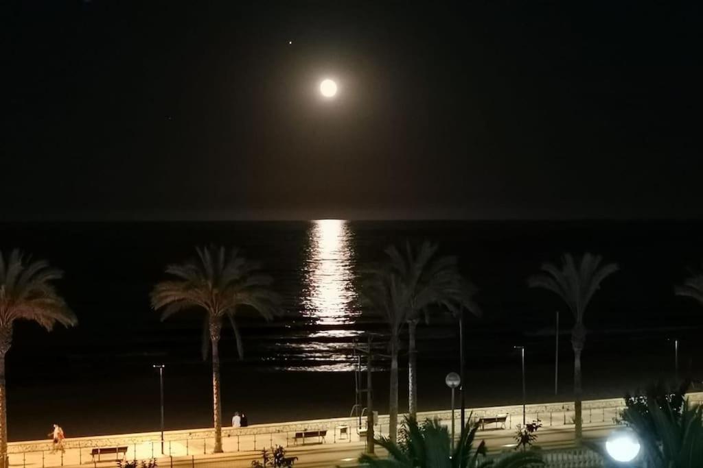 Lujoso Apartamento En Primera Linea De Playa Alicante Exterior foto